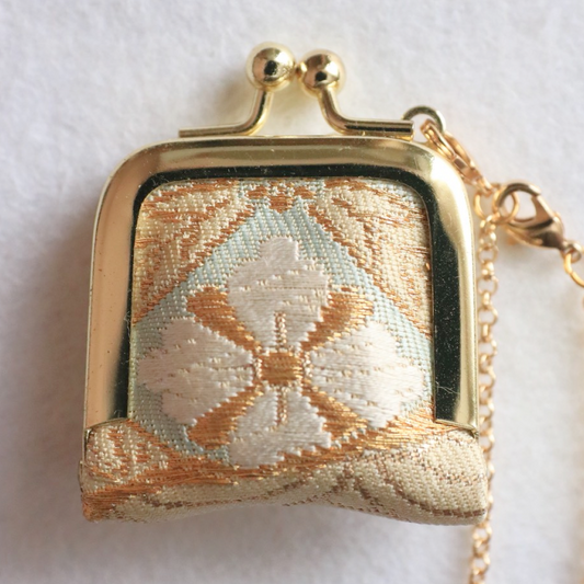 Clasp purse of gold
