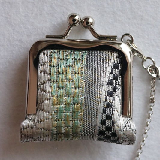 Clasp purse of green black