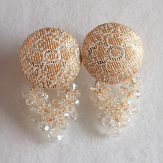 Earring of slace pattern
